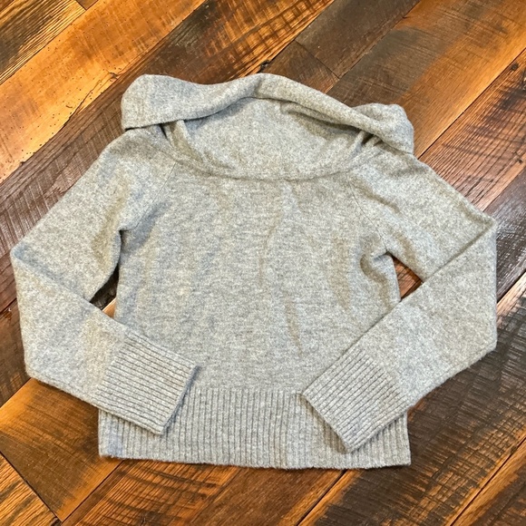 House of Harlow 1960 Off-Shoulder Foldover Sweater Gray Women’s Medium - Picture 4 of 9